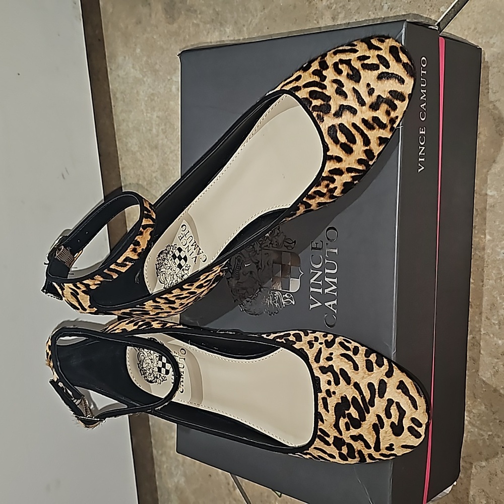 Vince Camuto flats